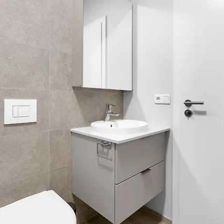 Central Studio Apartment *