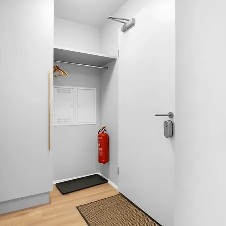 Central Studio Apartment *