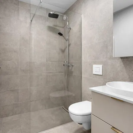 Central Studio Apartment *