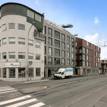 Central Studio Apartment *